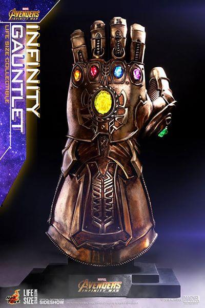 Infinity Gauntlet Life-Size Prop