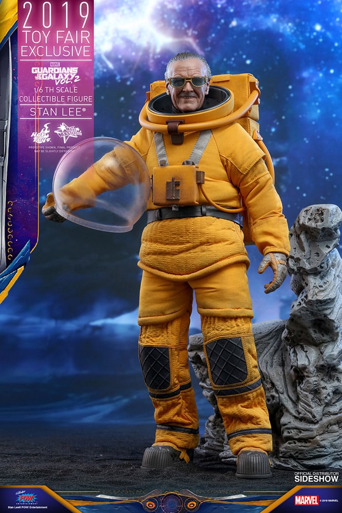 Stan Lee Sixth Scale Figure