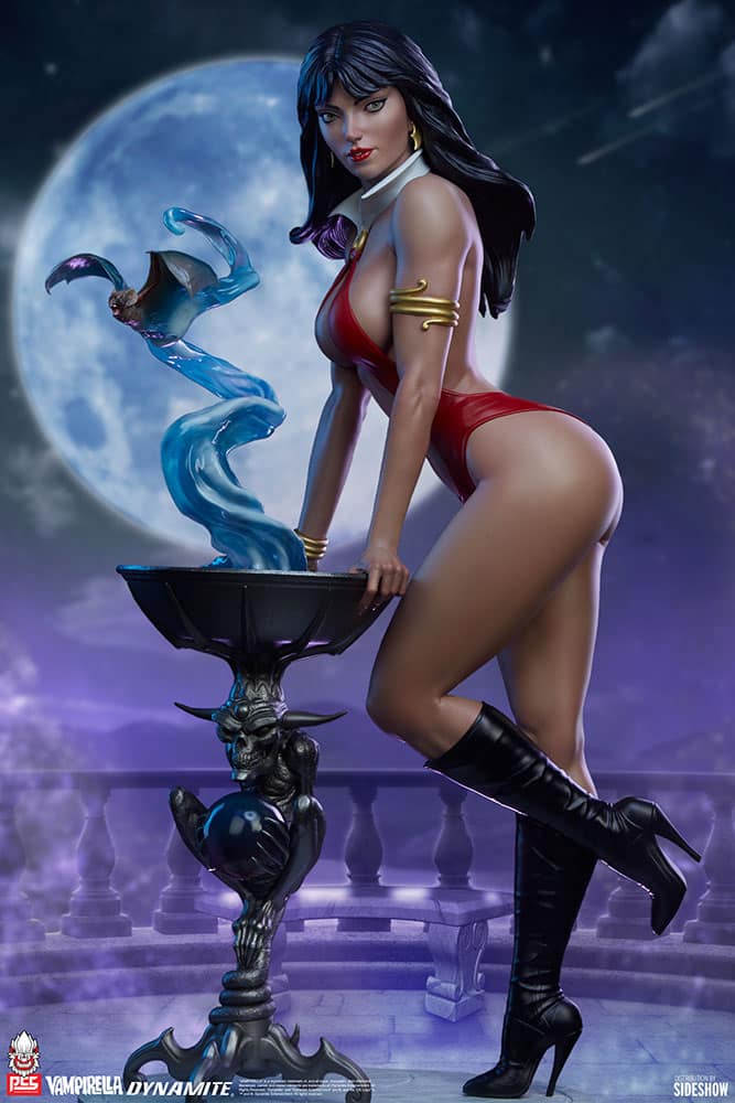 Dyanamite Entertainment Vampirella Statue