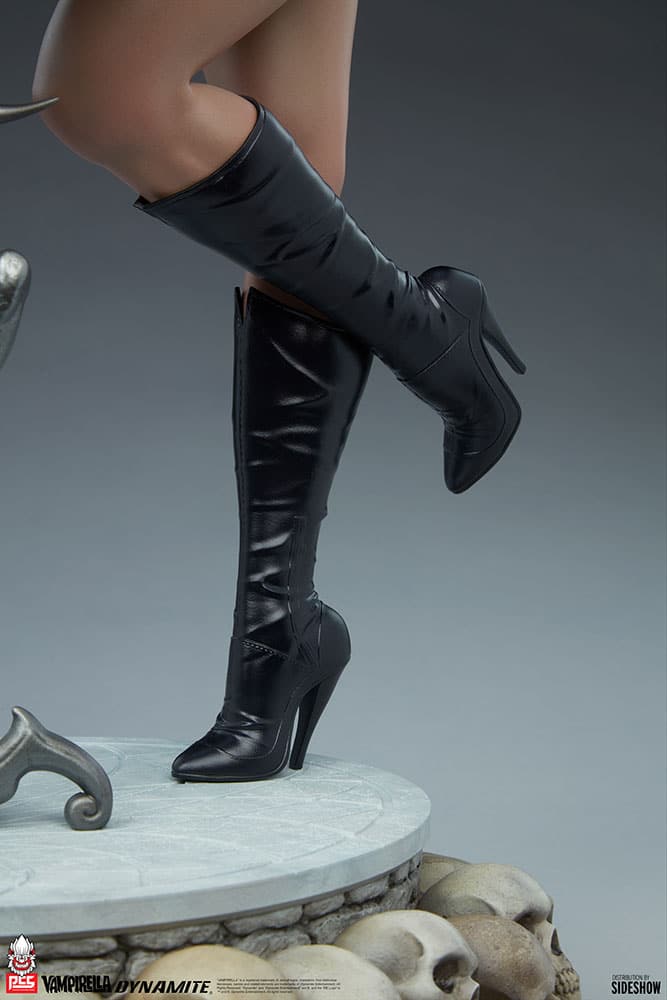 vampirella-13-scale-statue_vampirella_gallery_6138f3b681917.jpg vampirella scale statue vampirella gallery f b