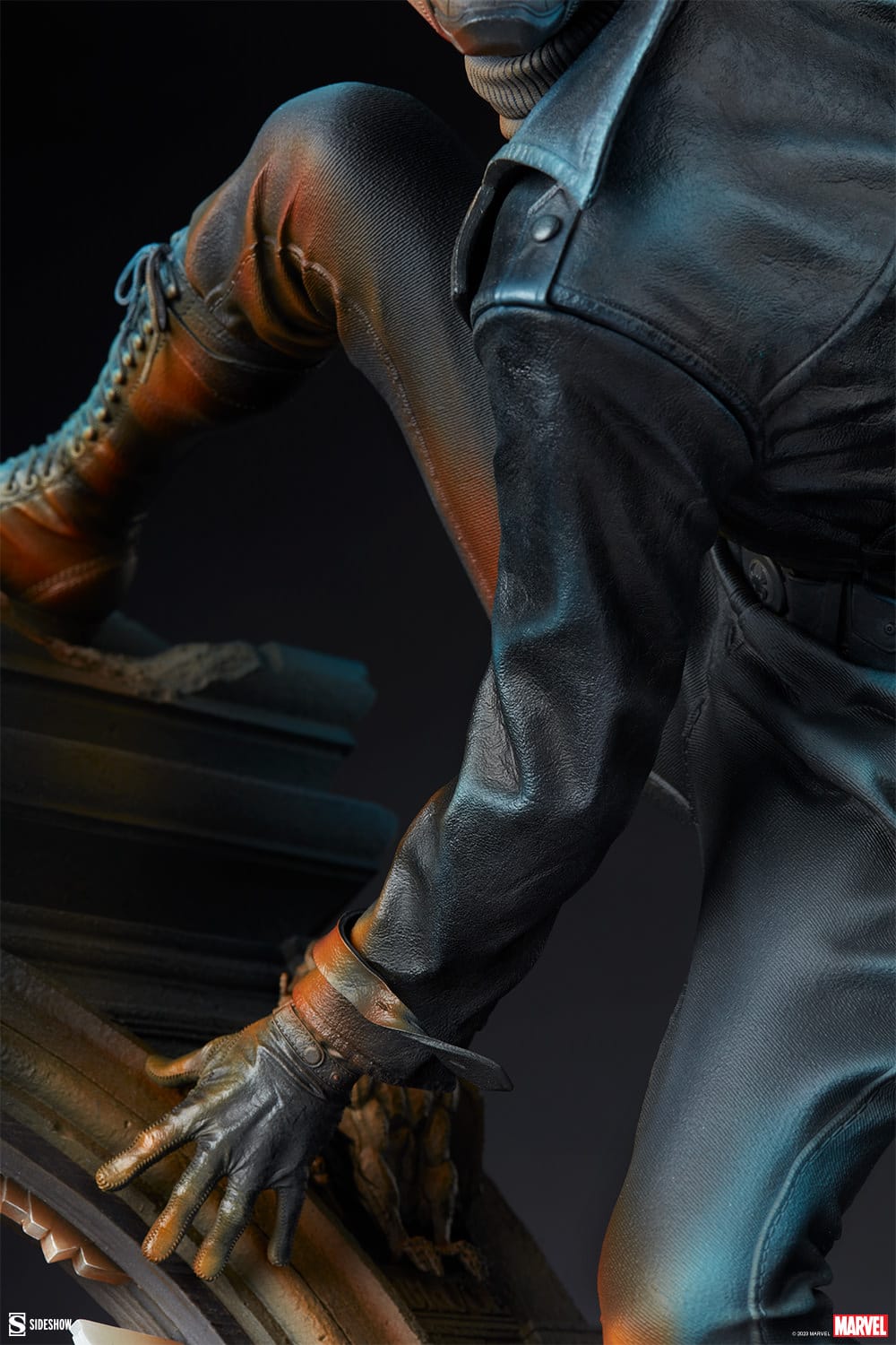spider-man-noir-premium-format-figure_marvel_gallery_64382fbd5fd96