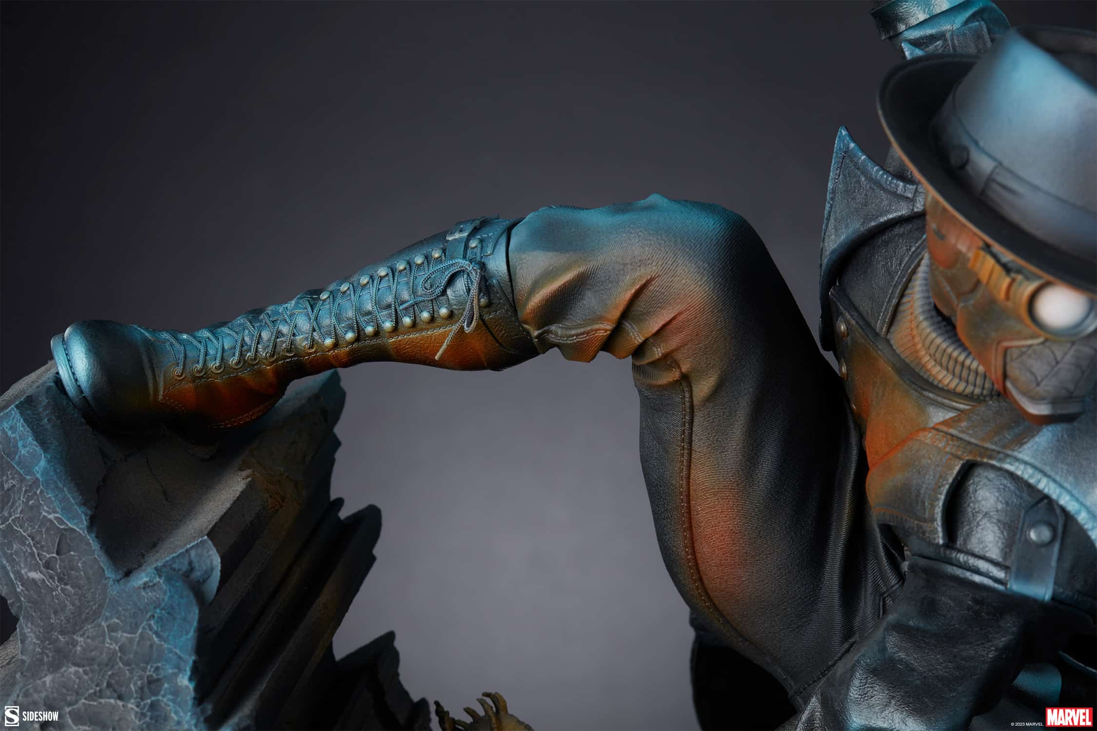 spider-man-noir-premium-format-figure_marvel_gallery_64382fbe5ba8a
