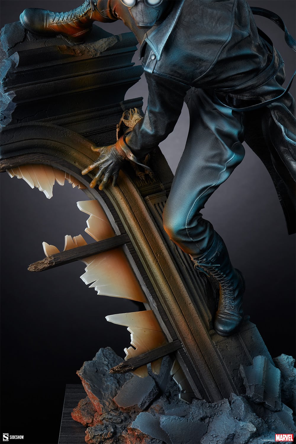 spider-man-noir-premium-format-figure_marvel_gallery_64382fbeecb06