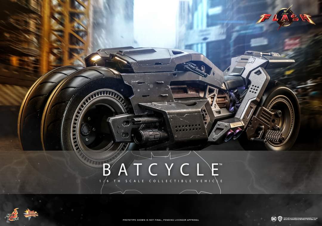 Hot Toys Batcycle Figure Sixth Scale Vehicle Limited DC Comics Collectible