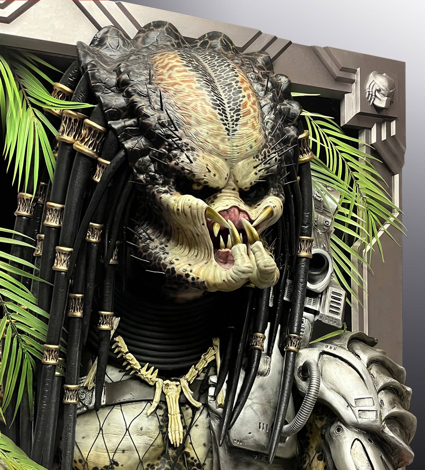 hollywood-collectibles-group-predator-predator-life-size-wall-decor-gallery-68797b988a0c0