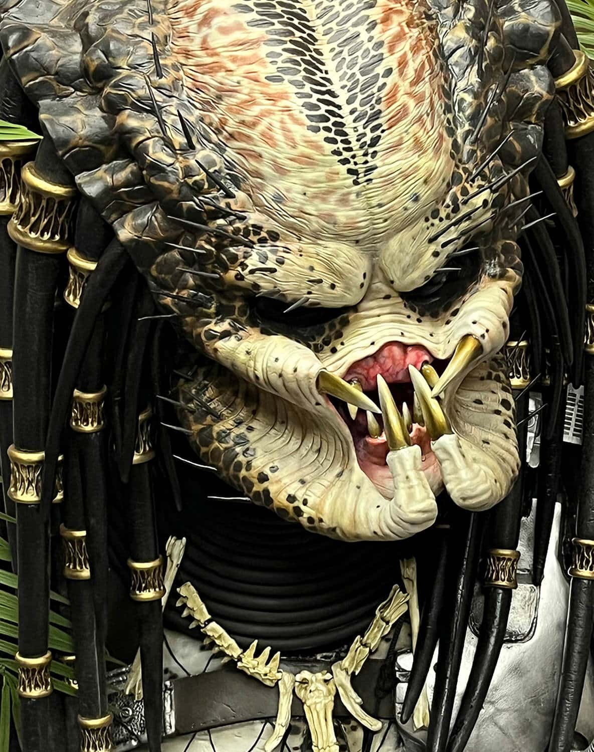 hollywood-collectibles-group-predator-predator-life-size-wall-decor-gallery-68797b98e9ec6