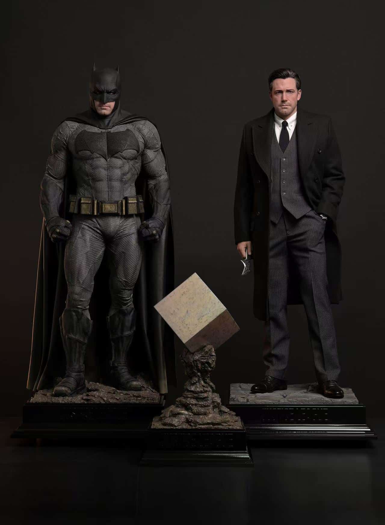 Batman Hyperreal Platinum Statue Dual Version 1:3 Scale Justice League Limited Collectible