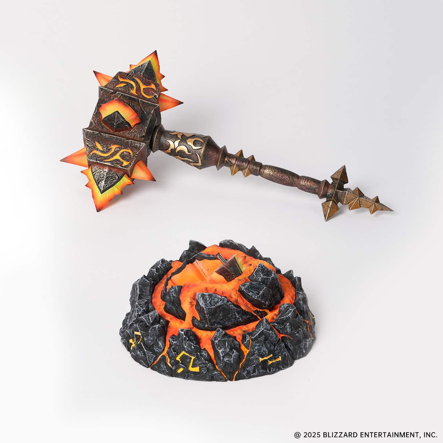 activision-blizzard-warcraft-sulfuras-hand-of-ragnaros-replica-gallery-695594a6972c4